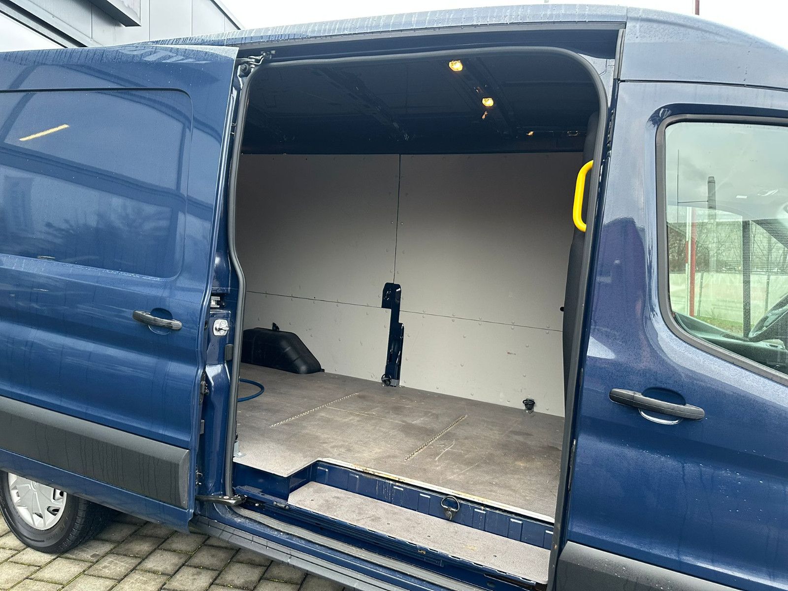Fahrzeugabbildung Ford Transit E 390 L3H2 *KeyFree*NAVI*HOLZBODEN