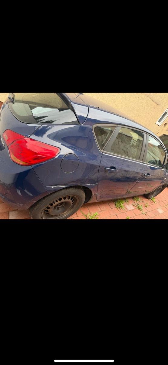 Opel Astra 2011 — photo 5
