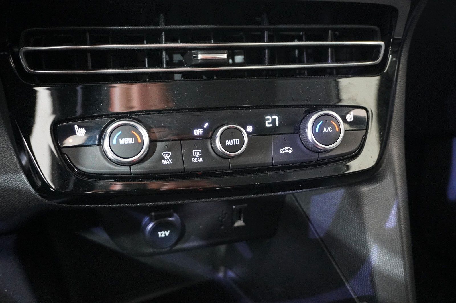 Fahrzeugabbildung Opel Mokka 1.2T ELEGANCE NAVI/LED/KAMERA/SH/SPORT/DAB