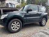 Mitsubishi Pajero 3,2 DI-D 4WD Automatik - - Mitsubishi Pajero: 4.4
