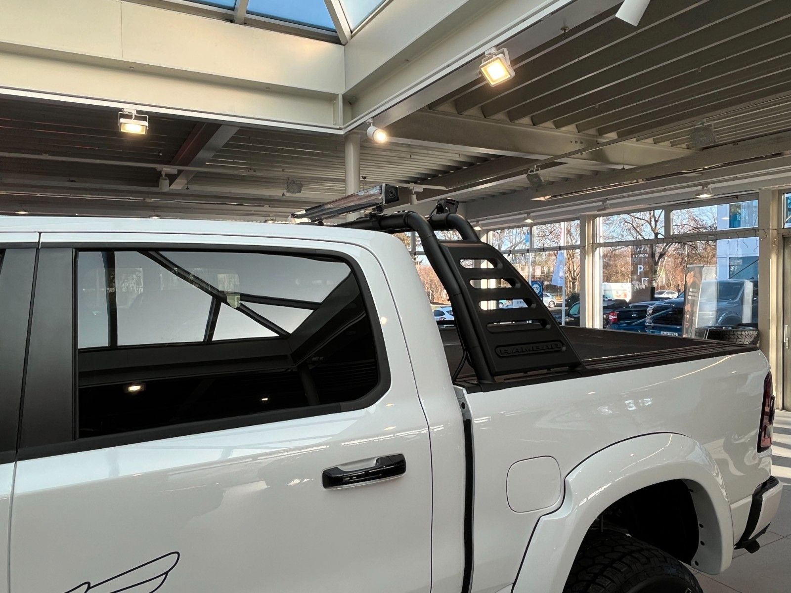 Fahrzeugabbildung Dodge RAM 1500 Limited Night "Arctic Warrior"