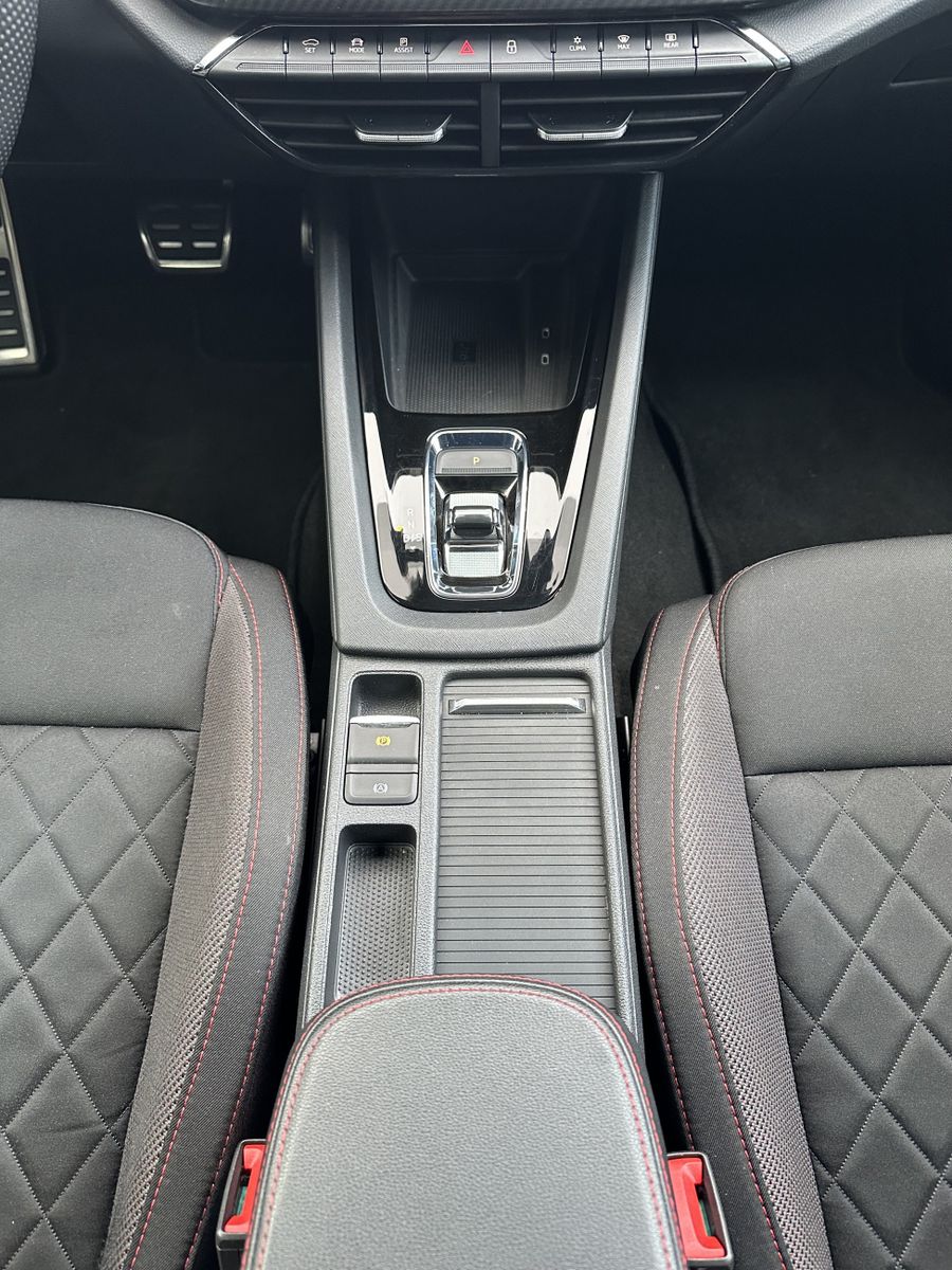 Fahrzeugabbildung SKODA Octavia Combi 2.0 TDI DSG RS NAV+LED+HEAD-UP+AHK