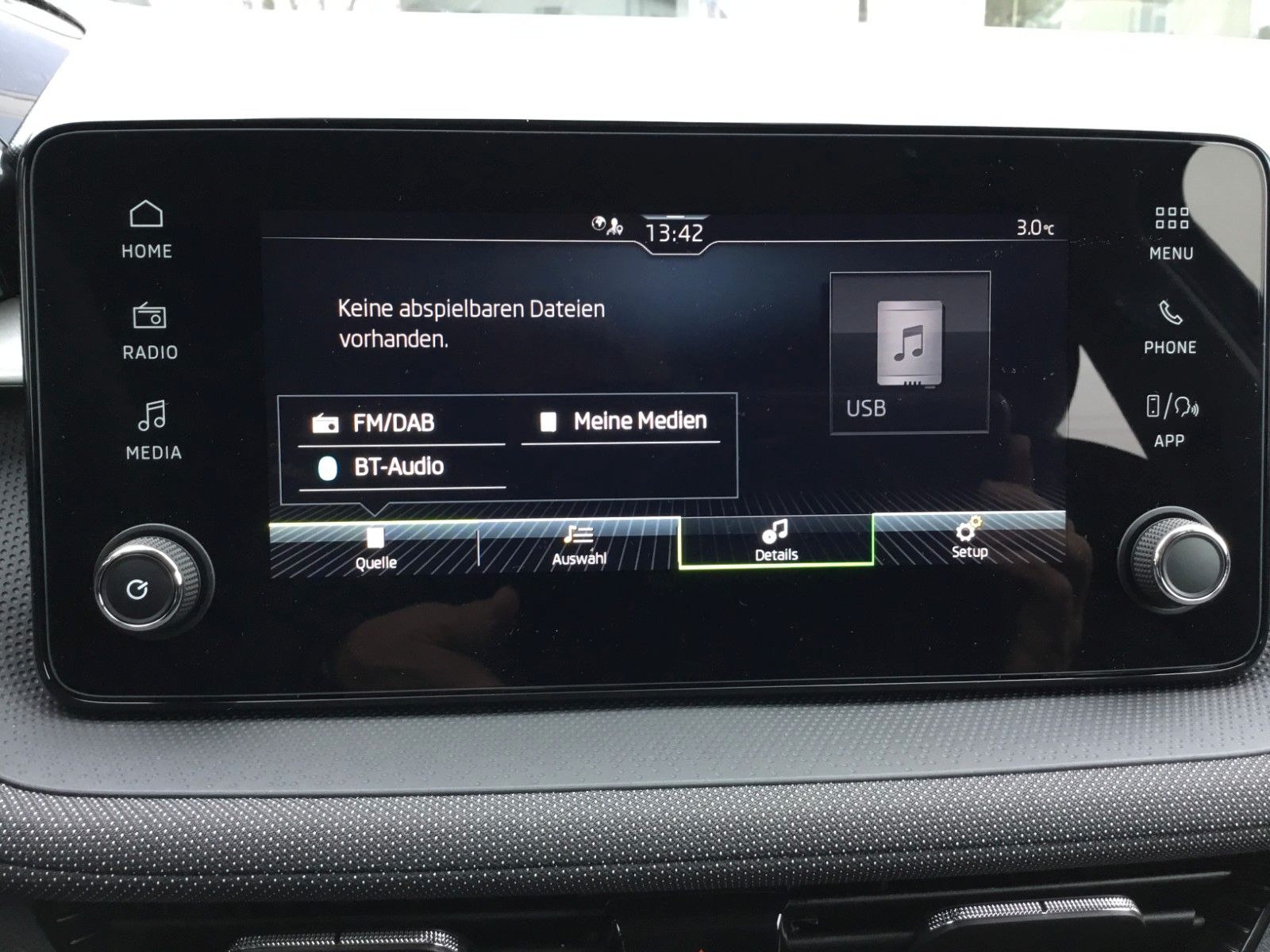 Fahrzeugabbildung SKODA Fabia 1.0l TSI DSG Selection+15"+LED+Sitzheizung