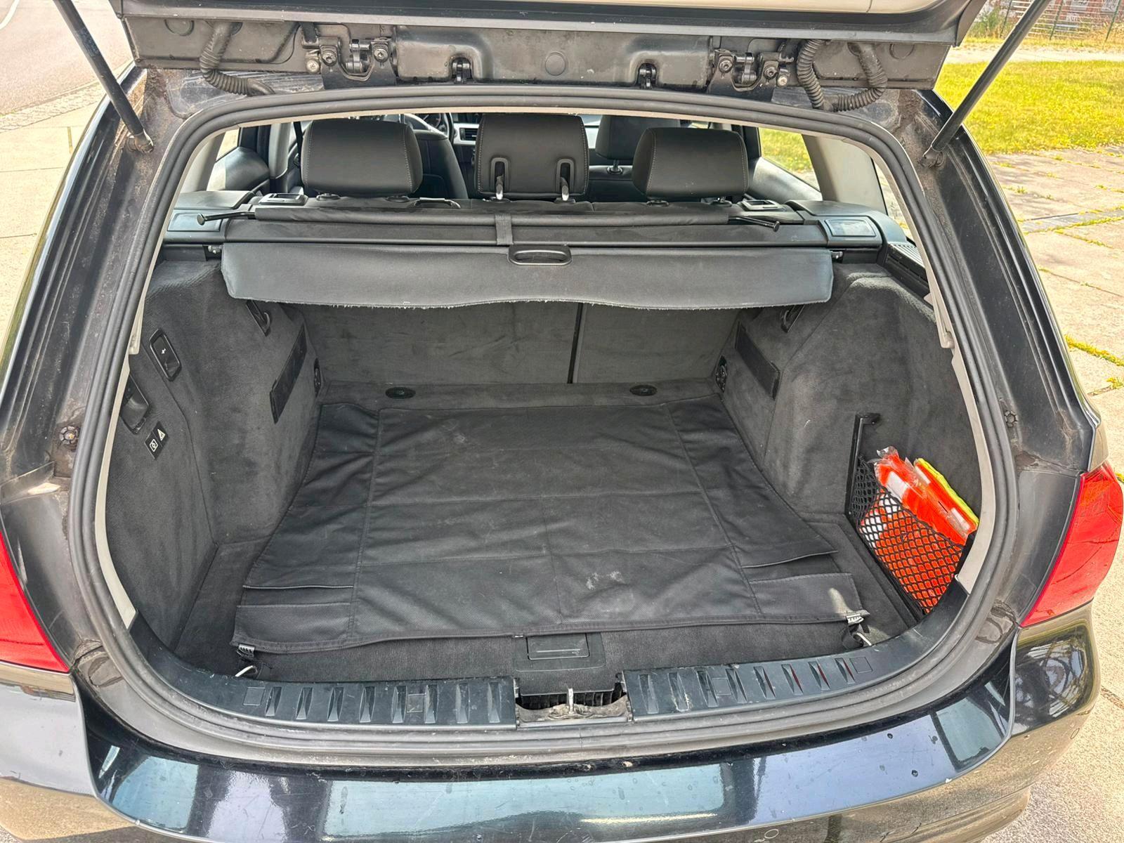 BMW 318 2009 — photo 13