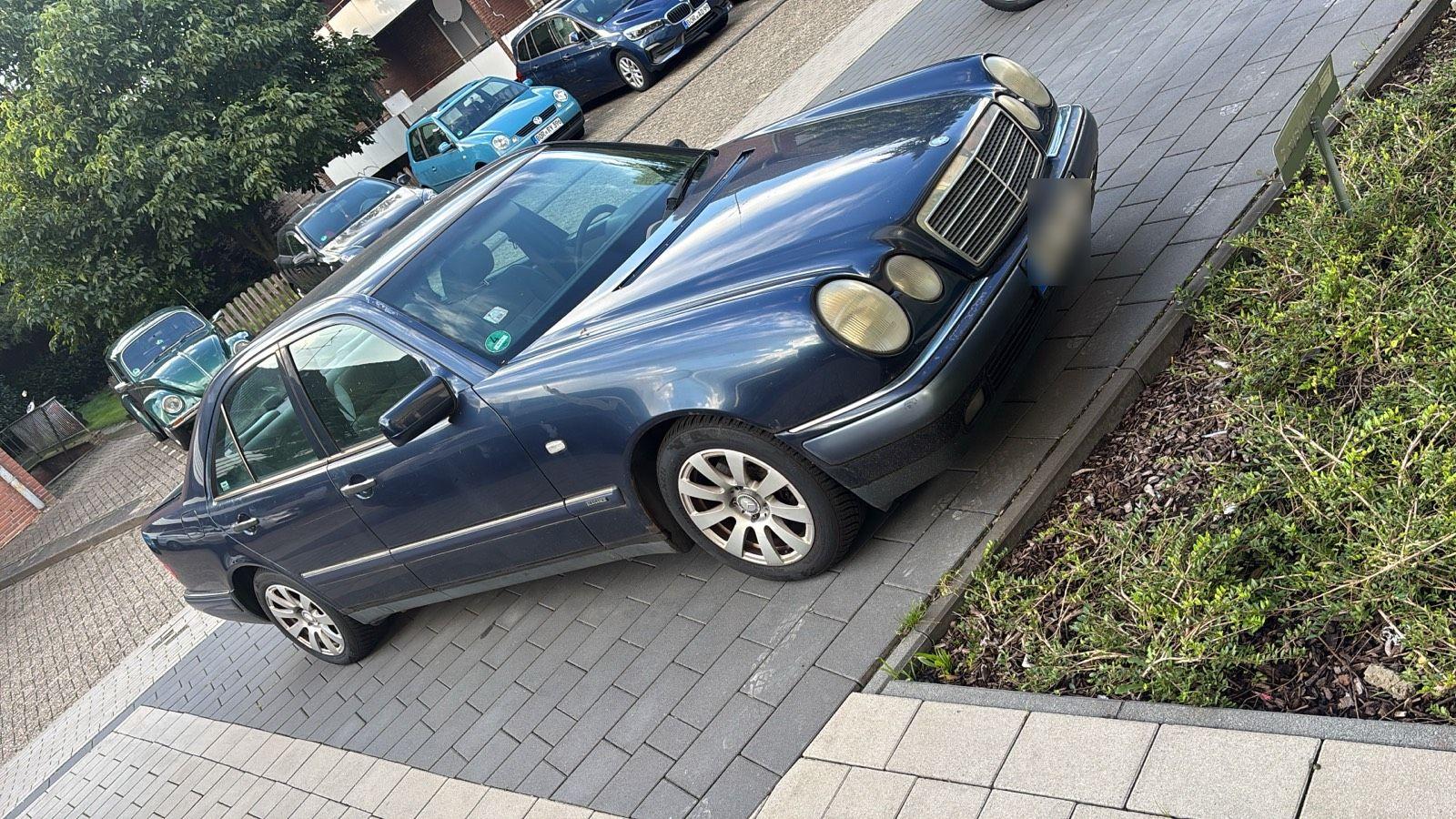 Mercedes-Benz E 200