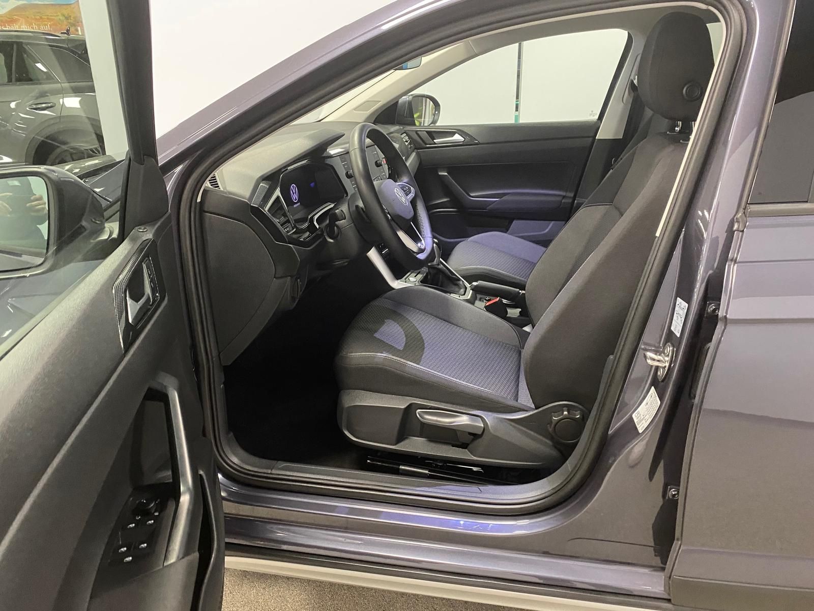 Fahrzeugabbildung Volkswagen Taigo 1.5 16V TSI ACT Life+APP+MATRIX+ALLWETTER+