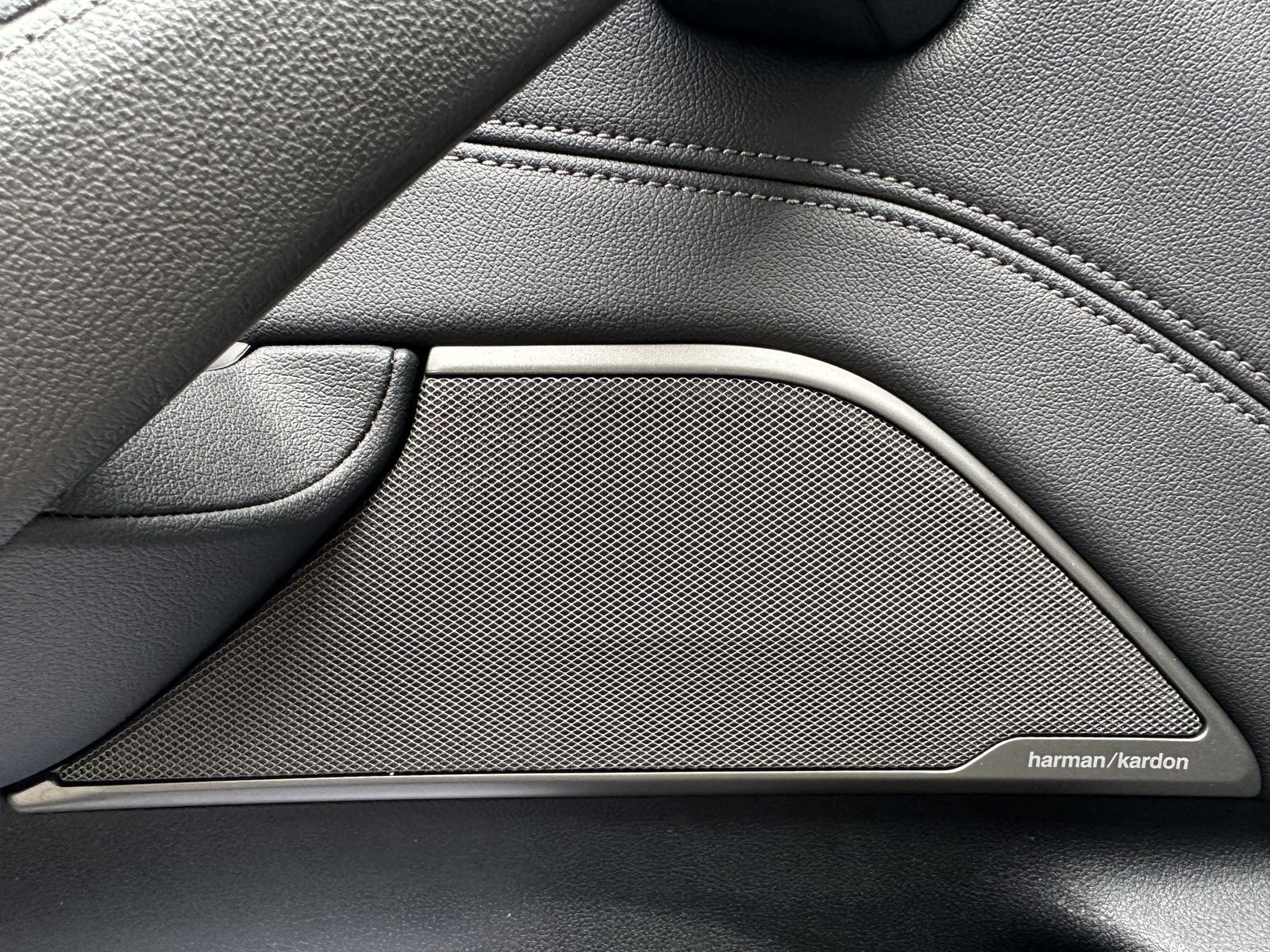 Fahrzeugabbildung BMW 520d Touring M-Sport NAV+LED+ACC+AHK+KAM+H&K+VC