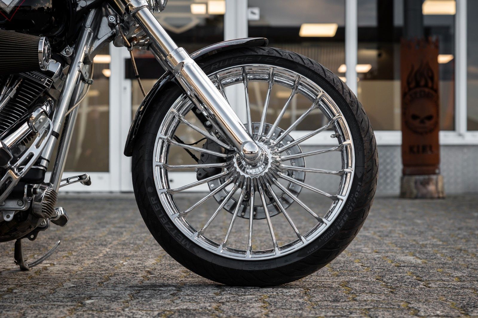 Fahrzeugabbildung Harley-Davidson CVO BREAKOUT FXSBSE -Jekill&Hyde
