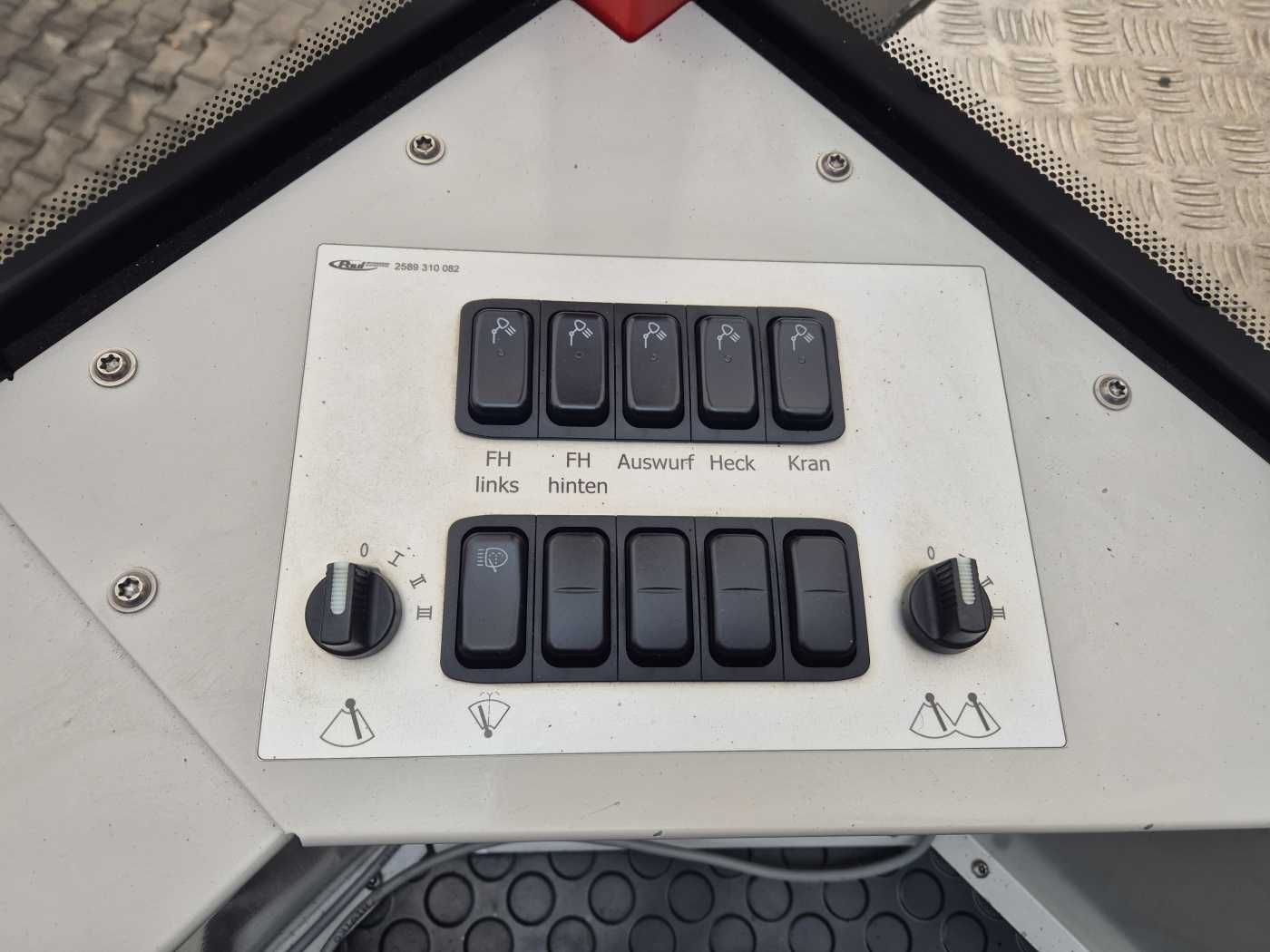 Fahrzeugabbildung Mercedes-Benz TUROX 8x8 Eschlböck Biber 92 Holzhacker / 1.512h