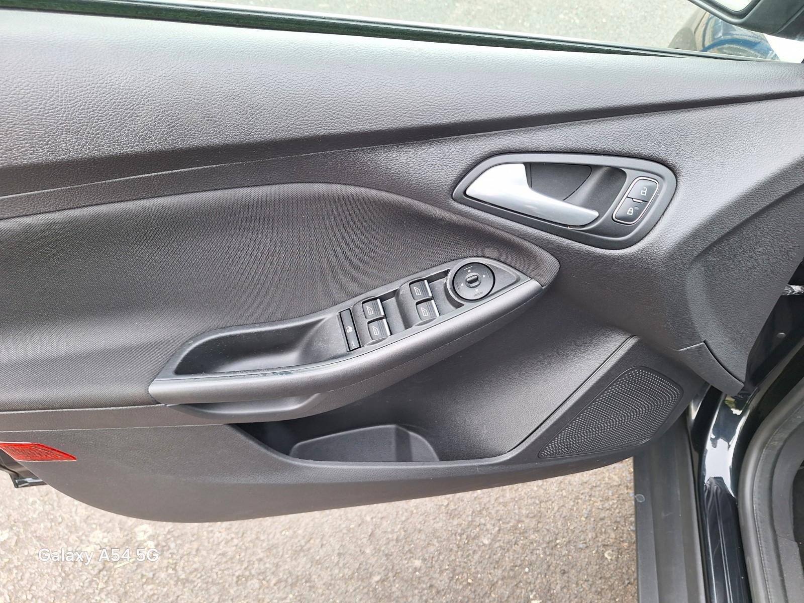 Ford Focus 2015 — photo 9