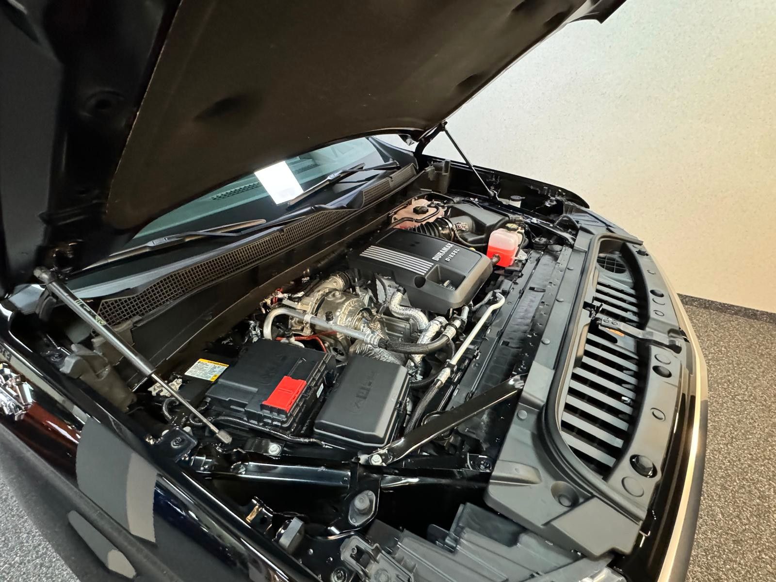 Fahrzeugabbildung Chevrolet 2026 SILVERADO DURAMAX DIESEL 4x4 HIGH COUNTRY