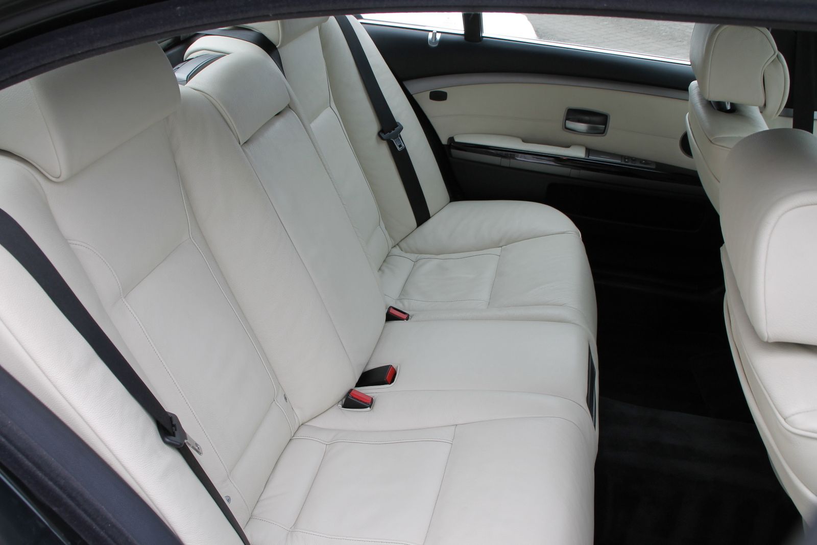 Fahrzeugabbildung BMW 740 (E65/E66) 740Li Individual