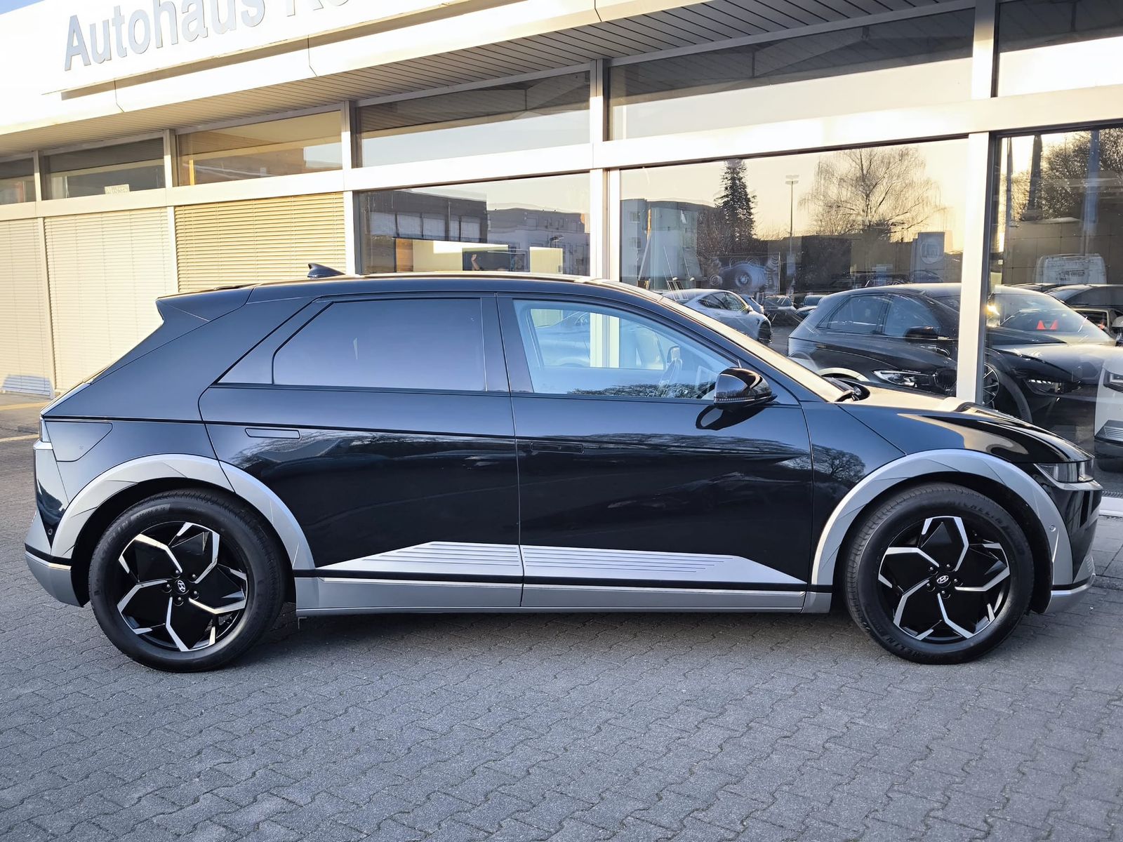 Fahrzeugabbildung Hyundai Ioniq 5 Uniq 4WD VIRTU+HEAD+MEMO+NAVI+ACC+360°+