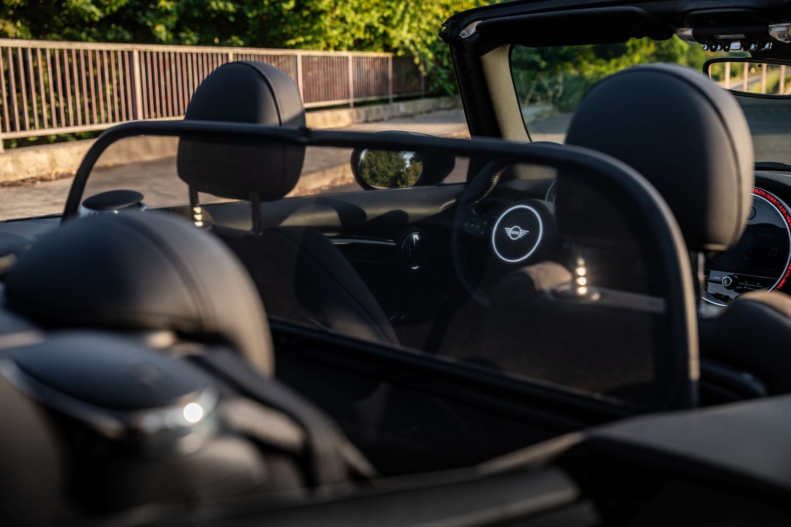 Fahrzeugabbildung MINI John Cooper Works Cabrio FACELIFT/AERO-PACK/LED