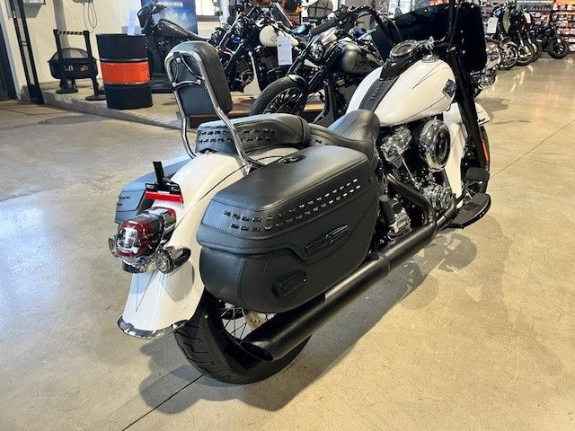 Fahrzeugabbildung Harley-Davidson FLHC Heritage Classic 117 MY 25