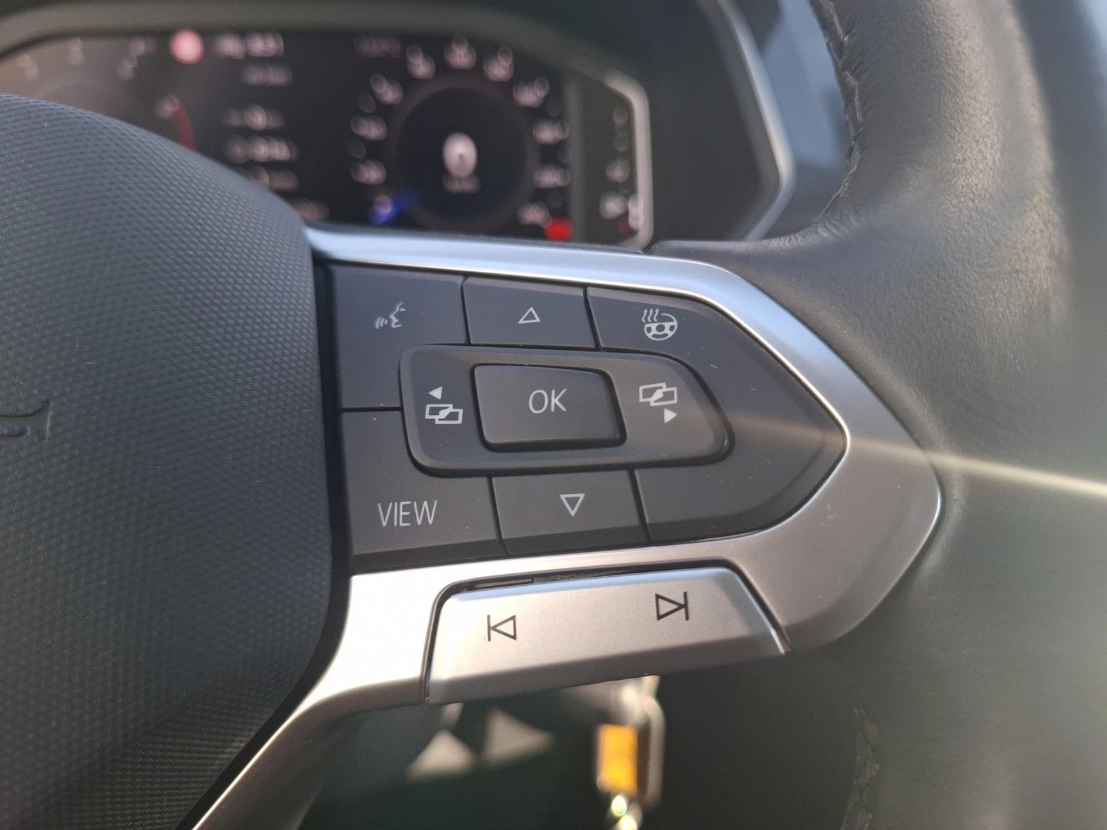 Fahrzeugabbildung Volkswagen Tiguan Allspace TSI Life DSG 7-Si LED Navi VC HU