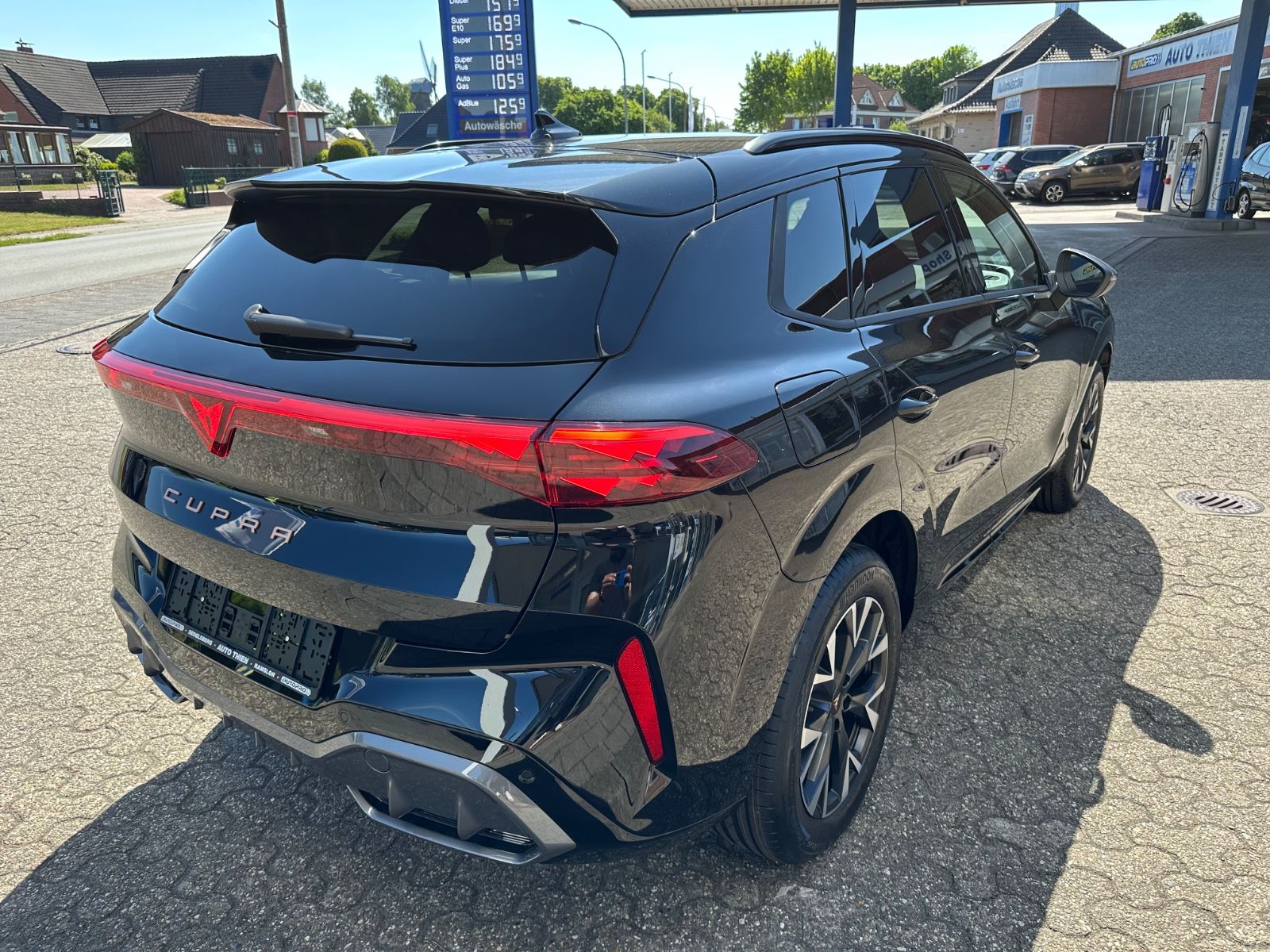 Fahrzeugabbildung CUPRA Terramar 1.5 eTSI DSG AHK/Navi/LED/ACC/18"