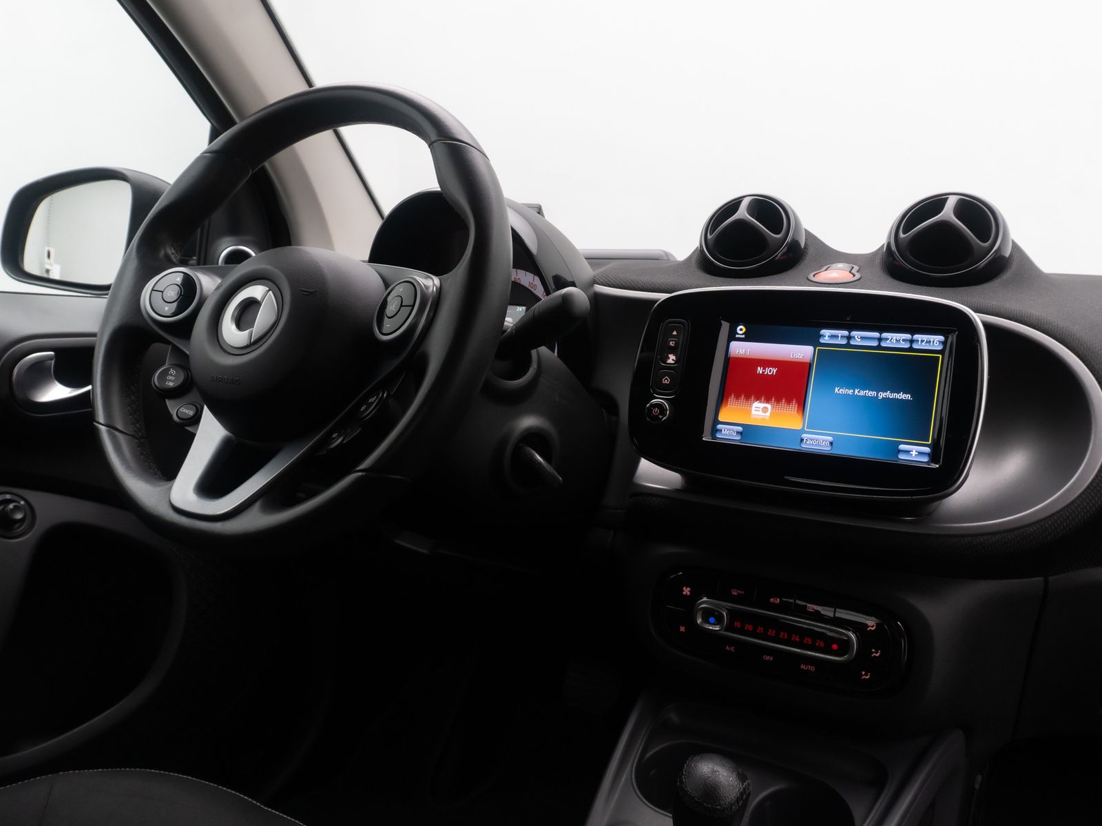 Fahrzeugabbildung Smart ForTwo Cabrio Tempomat Navi JBL Sitzhzng KlimaAT