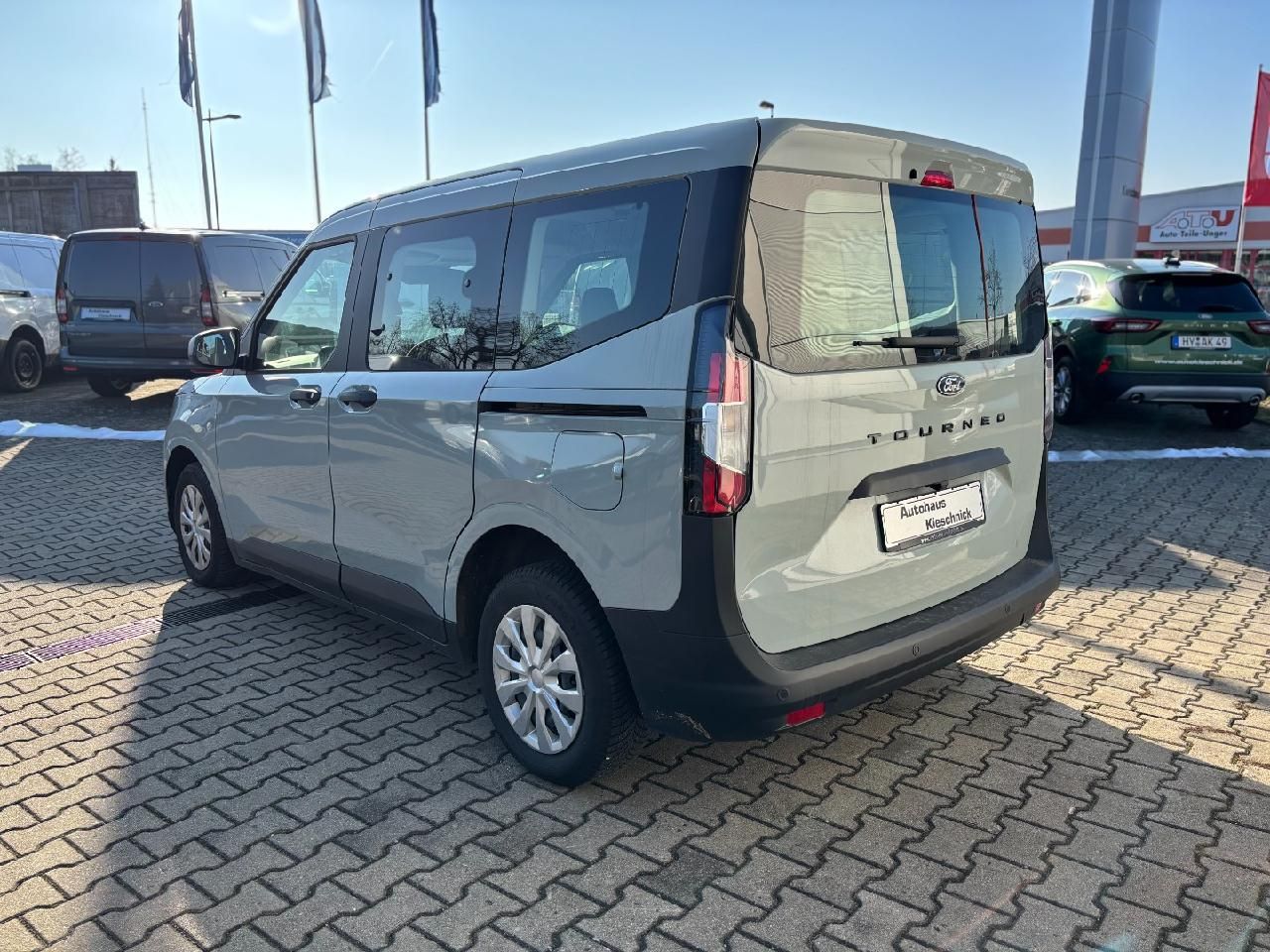 Fahrzeugabbildung Ford Tourneo Courier Trend