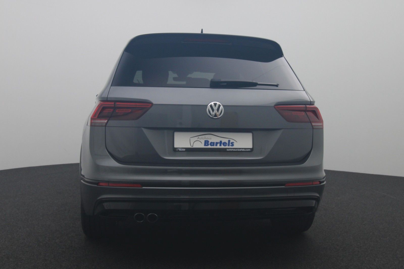Fahrzeugabbildung Volkswagen Tiguan Highline 4M R-Line Black Style Head-upLED