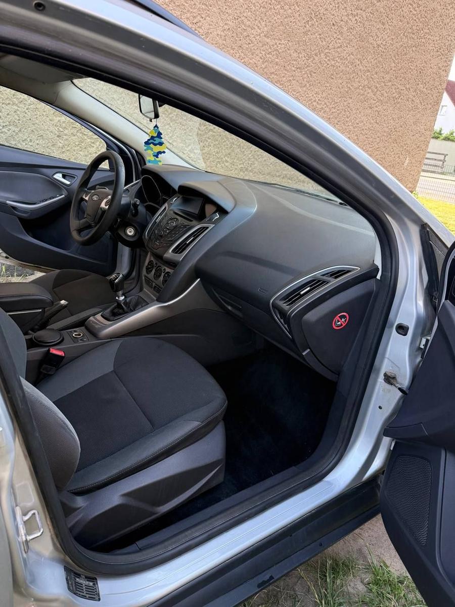 Ford Focus 2012 — photo 8