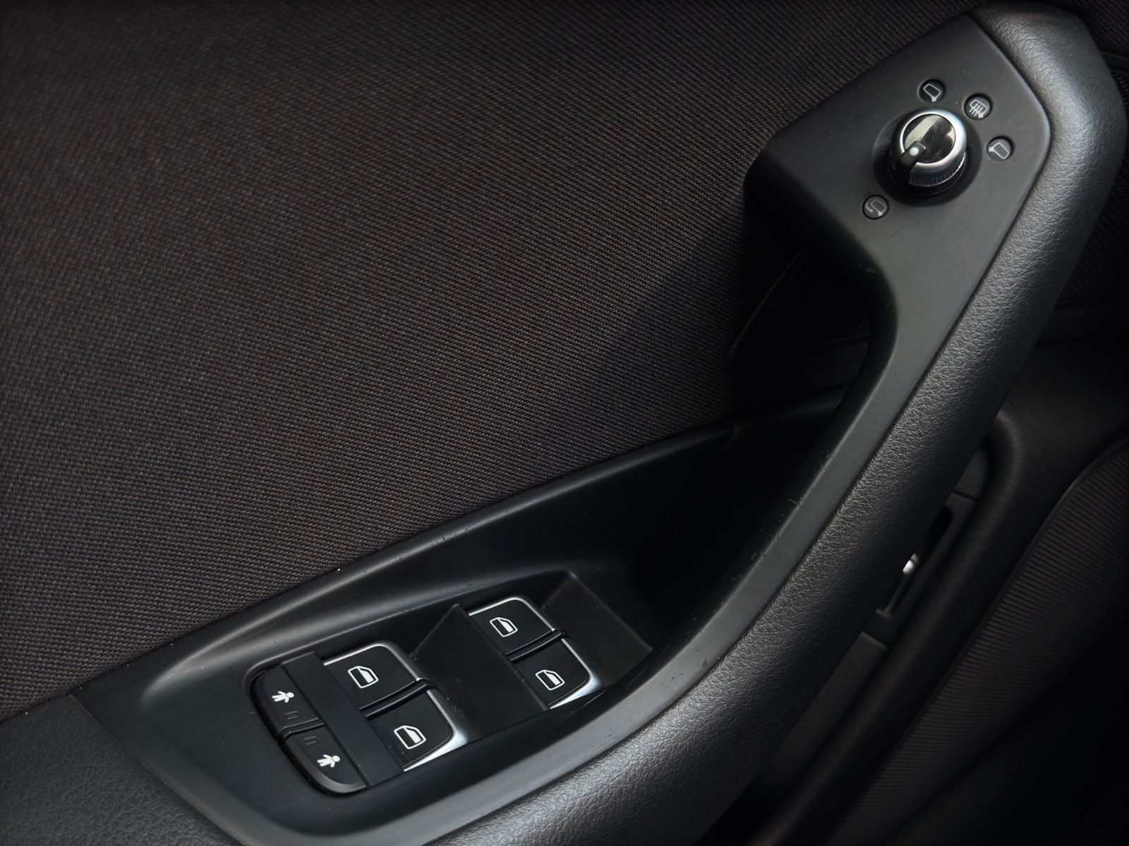 Fahrzeugabbildung Audi A6 Avant 2.0 TDI*ST-Heiz*S-Line*Pano*Head-Up*AHK