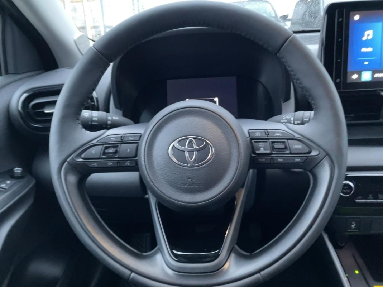 Fahrzeugabbildung Toyota Yaris Hybrid 116PS Teamplayer + Comfort Paket