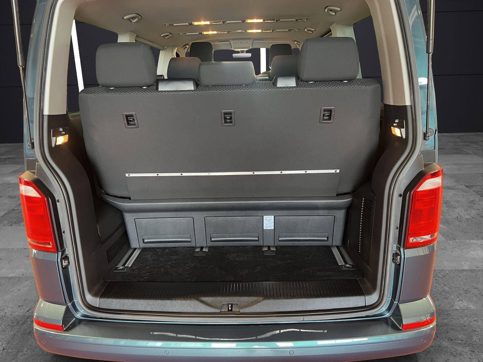 Fahrzeugabbildung Volkswagen T6 Multivan TDI Trendl. Standhzg Navi Climatroni