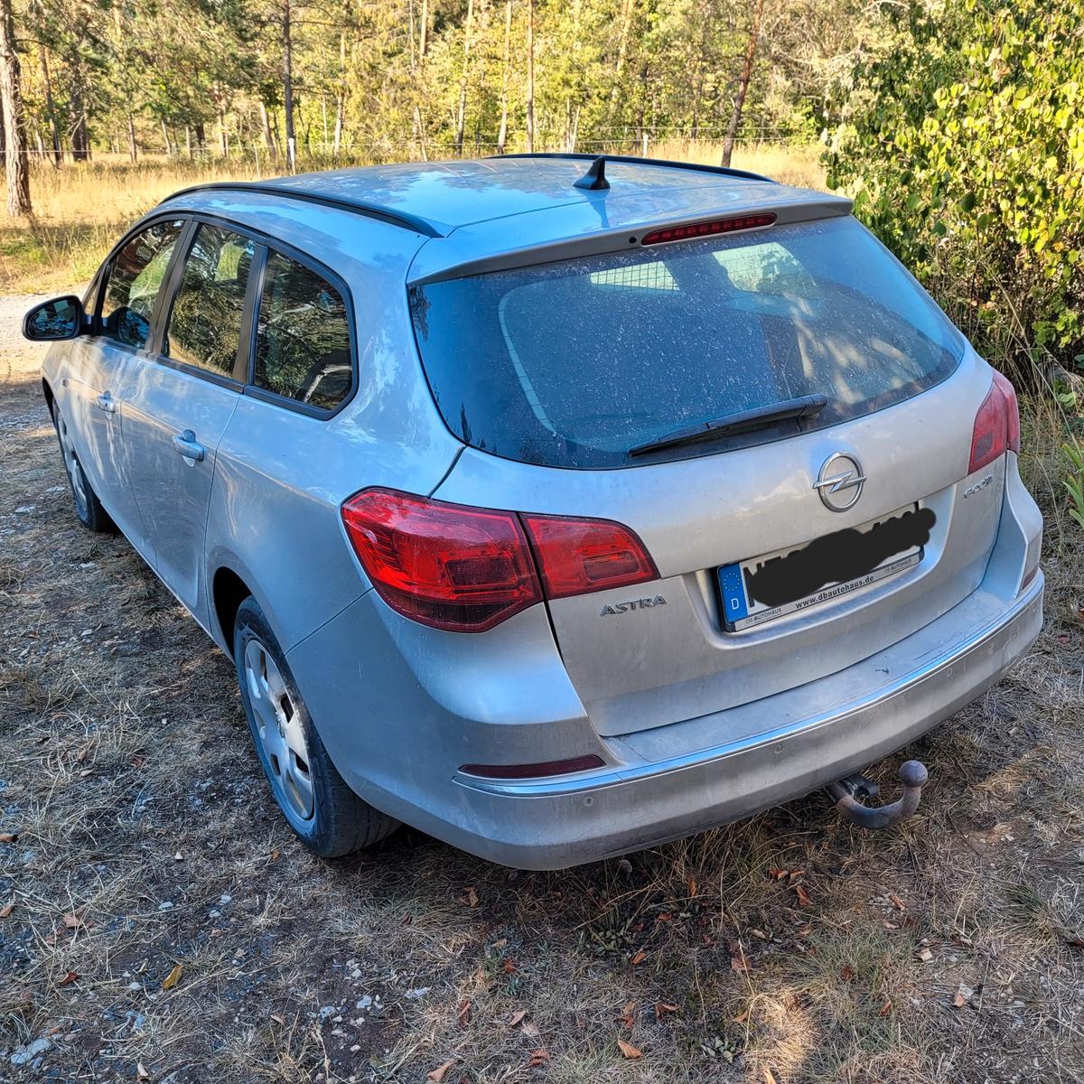 Opel Astra 2014 — engine 1.598 cm³, 110 HP (81kW)