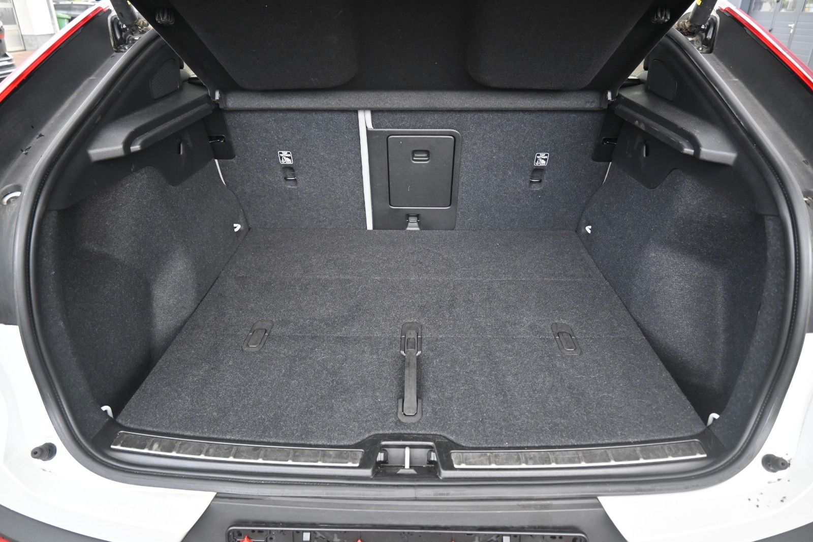 Fahrzeugabbildung Volvo C40 Ultimate BEV Single Motor H/K*AHK*PANO*