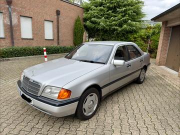 صورة 1 لـ 1993 Mercedes-BENZ C 180