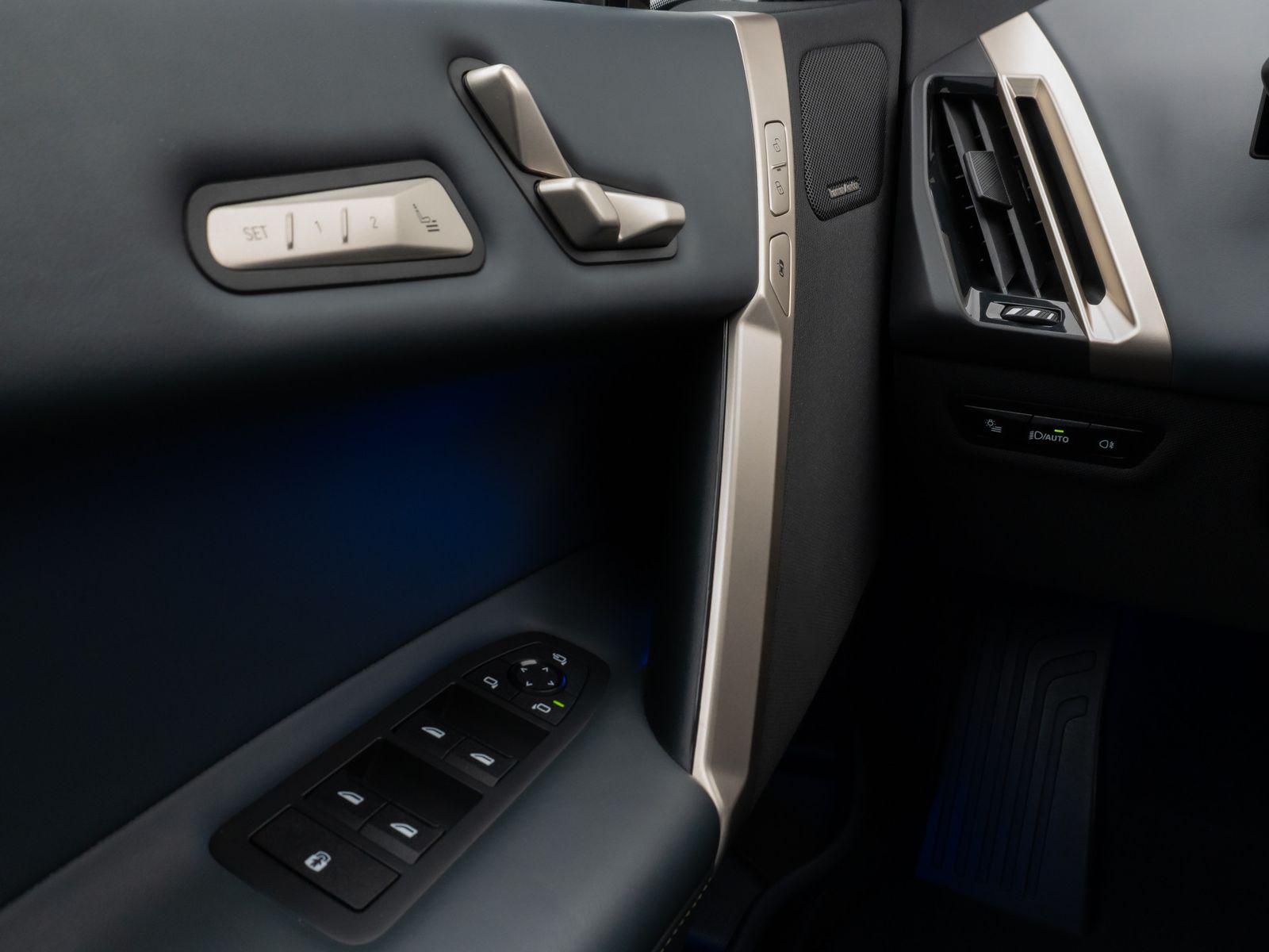 Fahrzeugabbildung BMW iX xD40 Sport Panorama 360° Laser DAB H/K 21Zoll