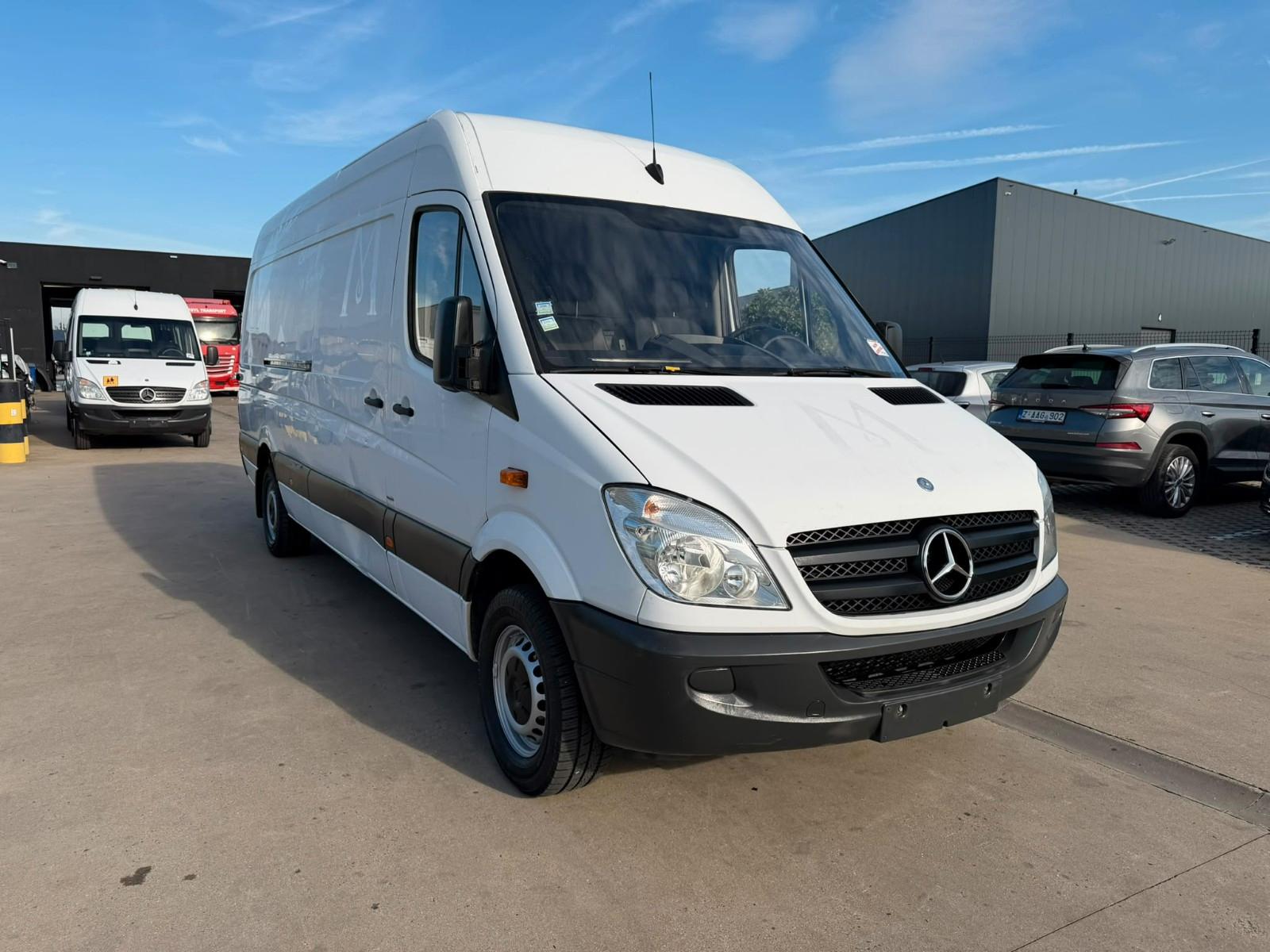 Mercedes-Benz Sprinter 319 (Stock ID 71575)