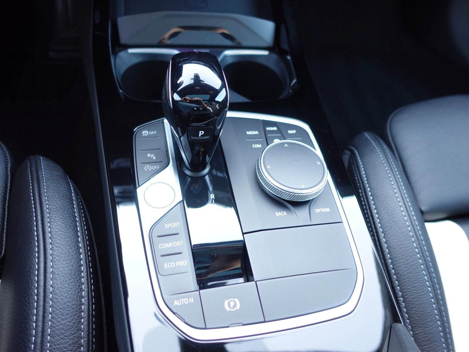 Fahrzeugabbildung BMW 220i Gran Coupé M Sport LED/HUD/Pano/HarmanKard.