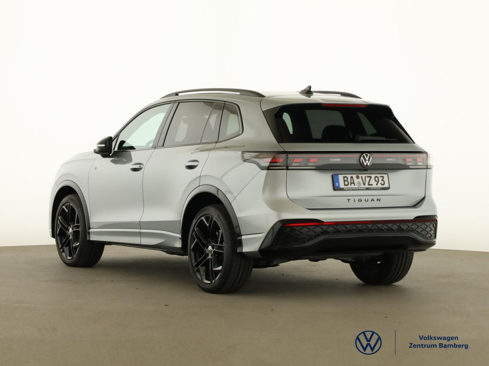 Volkswagen Tiguan 2.0 TSI DSG R-LINE 4MOTION AHK RFK PANO foto 4