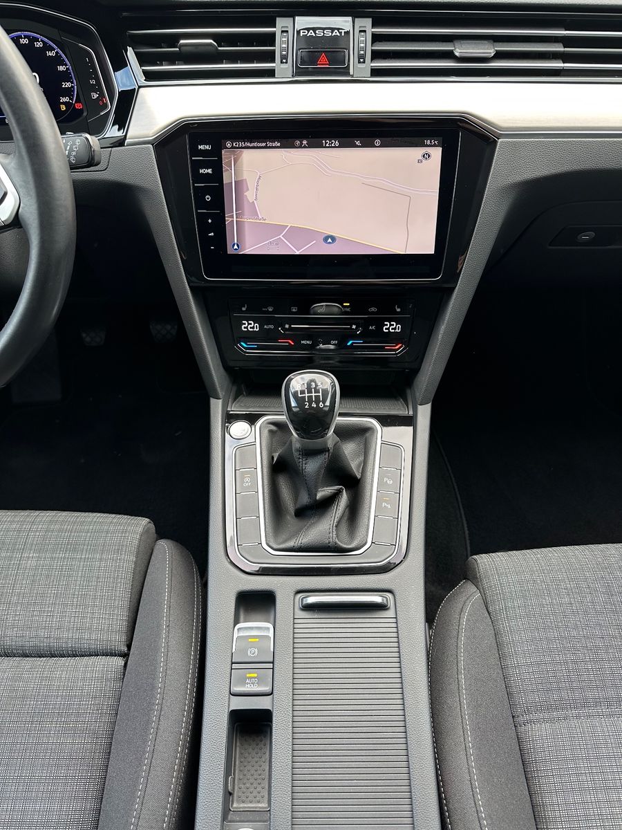 Fahrzeugabbildung Volkswagen Passat Variant 2.0 TDI Business NAV+IQ-LIGHT