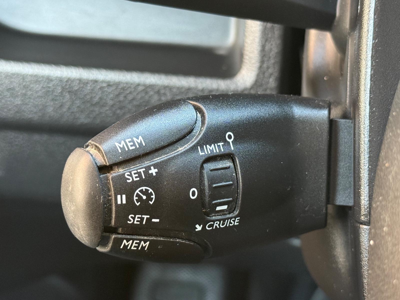 Peugeot Expert APP KLIMA AHK EINPARK Wenig KM MwSt ausw!