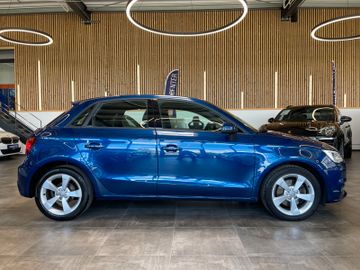 Audi A1 Sportback sport Aut.*1.HAND*BI-XENON*NAVI*PDC