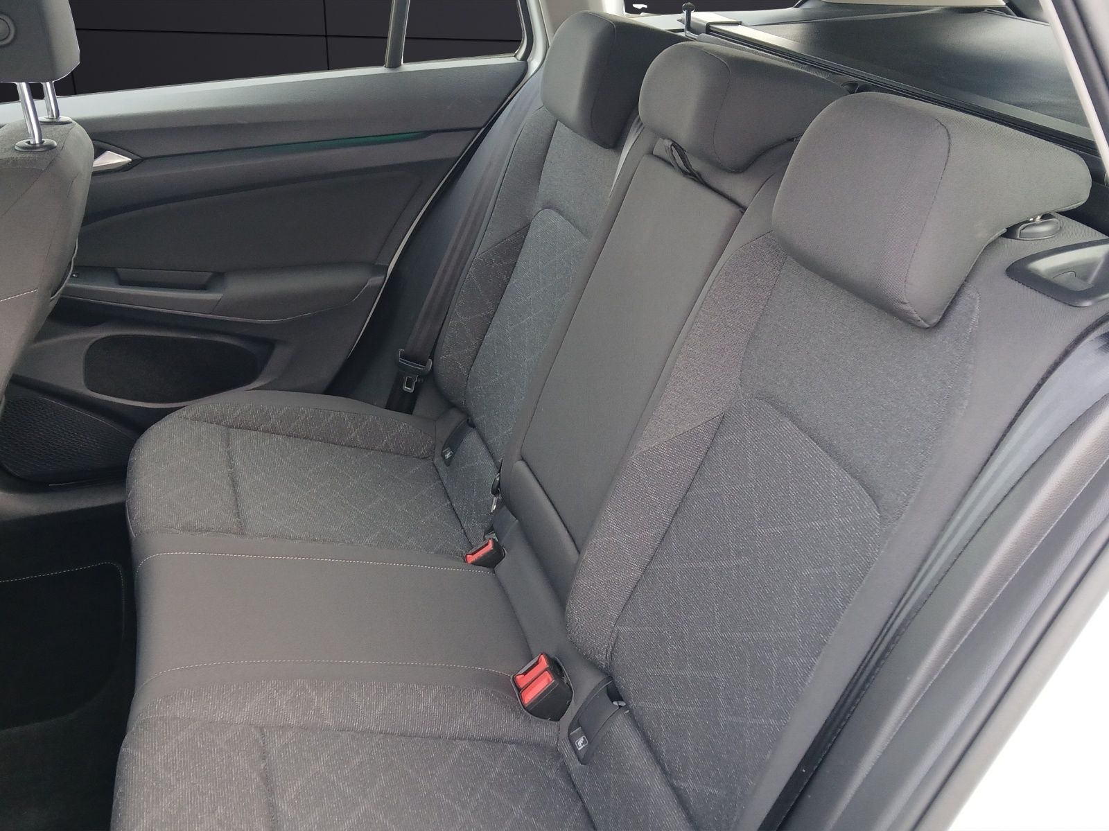 Fahrzeugabbildung Volkswagen Golf VIII Variant TDI Life DSG LED Navi AID ACC