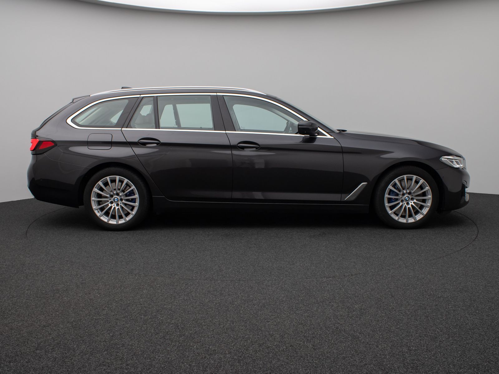 Fahrzeugabbildung BMW 540i xD Panorama 360°DAB Fernlichtassist Sport