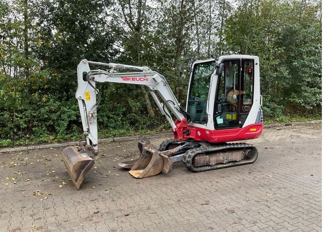 Takeuchi TB 228 Schnellwechsler 3x Löffel alle Leitungen