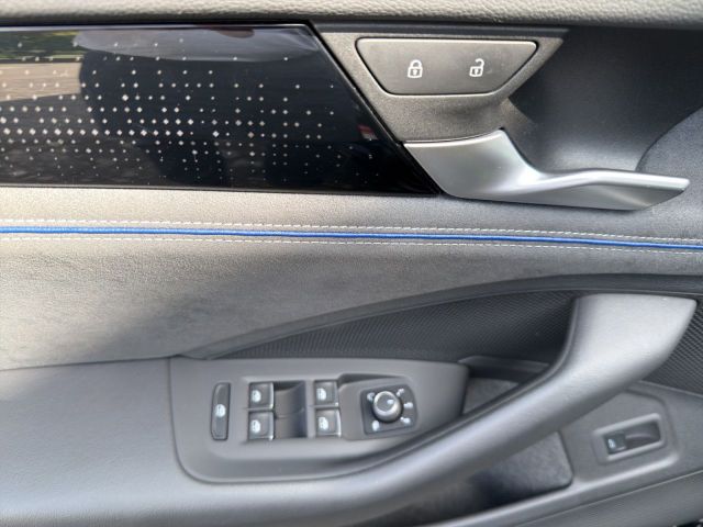 Passat Variant R-Line 2.0 TDI DSG Bluetooth Navi