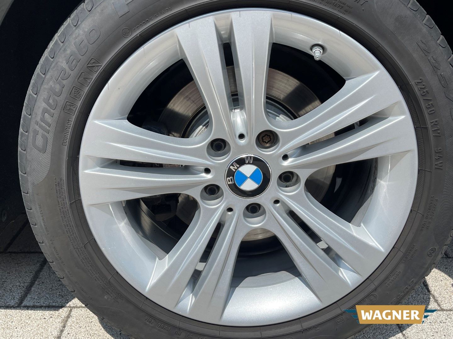 Fahrzeugabbildung BMW 320 d Sport Line Touring Klimaautomatik