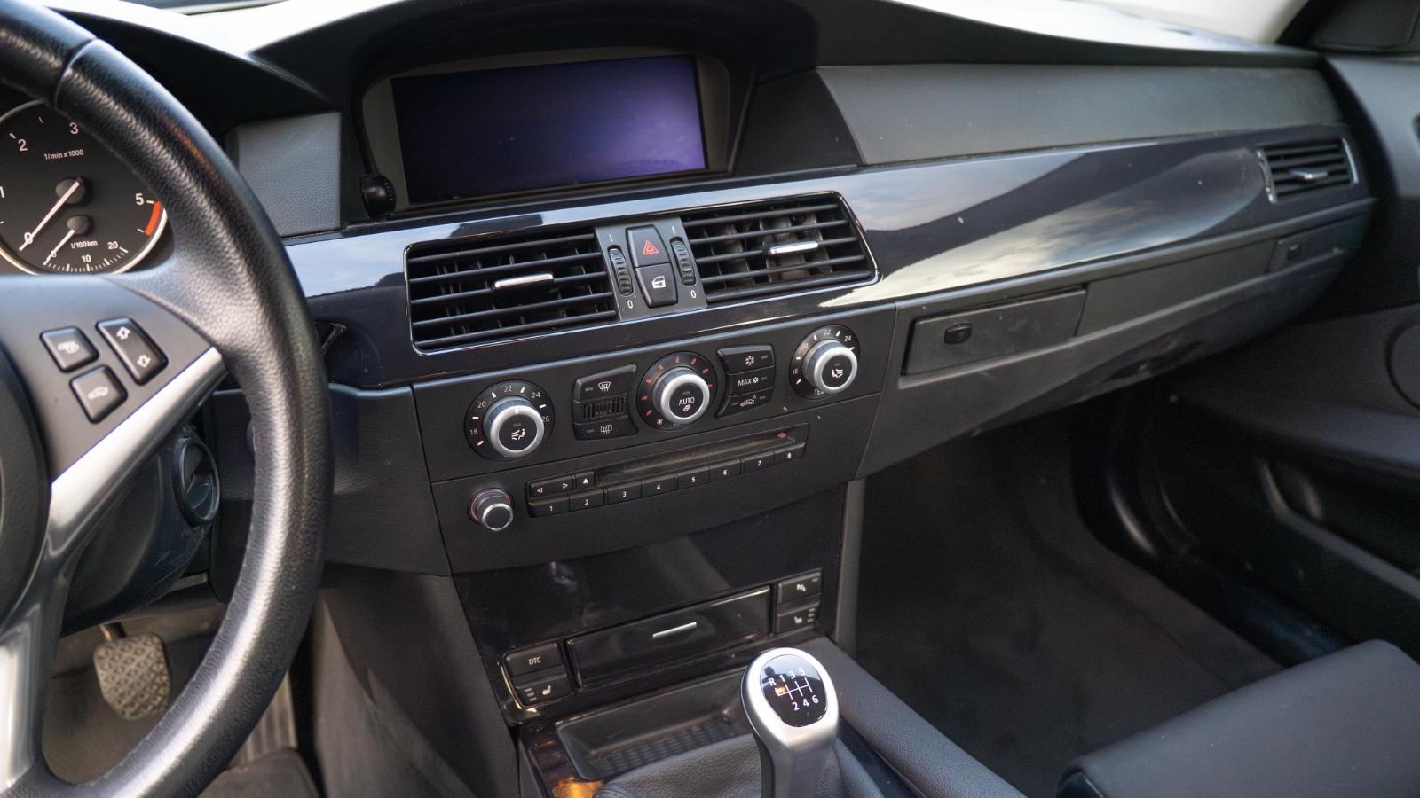 BMW 520 2010 — photo 8