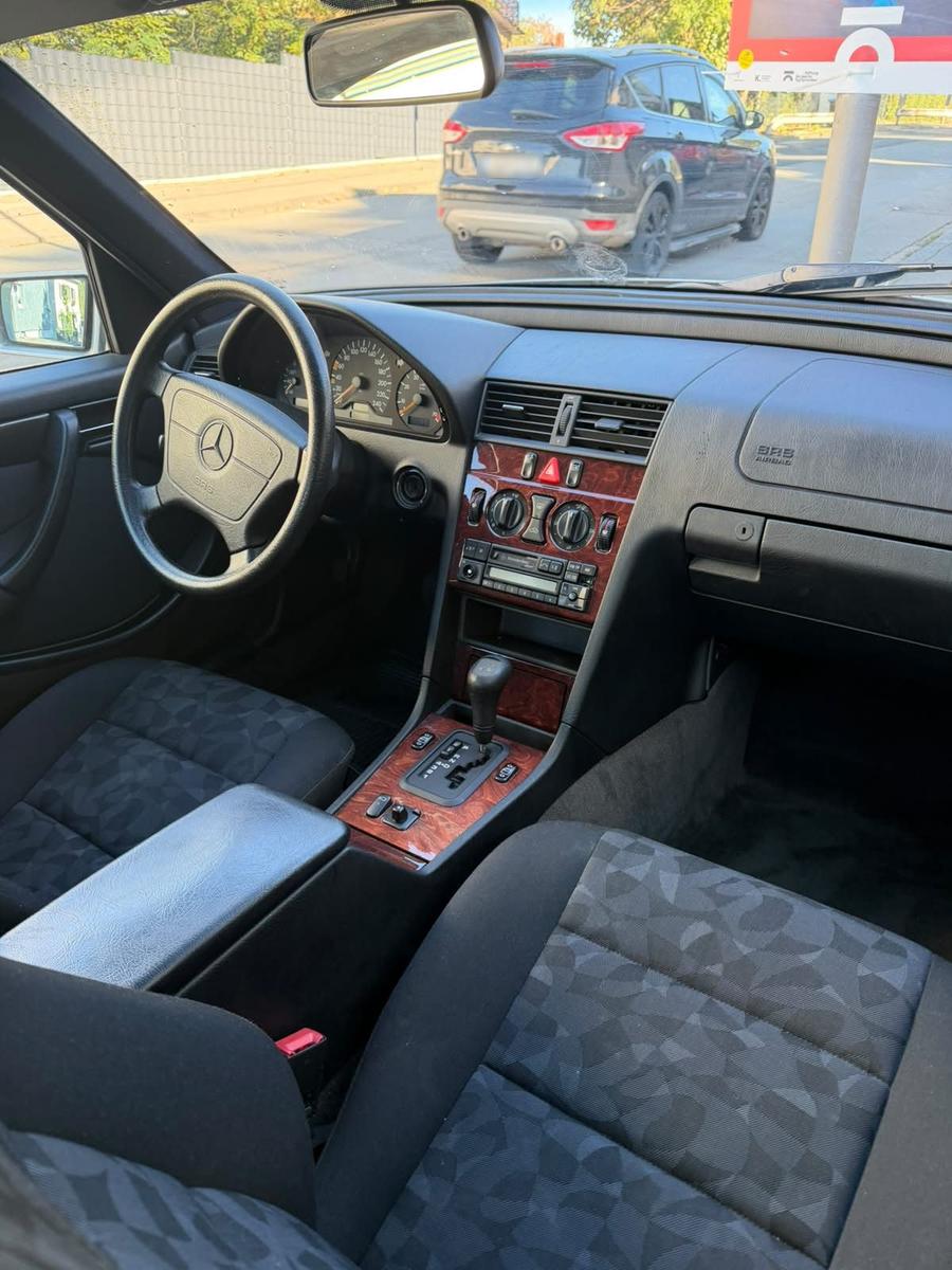 Mercedes-Benz C 180