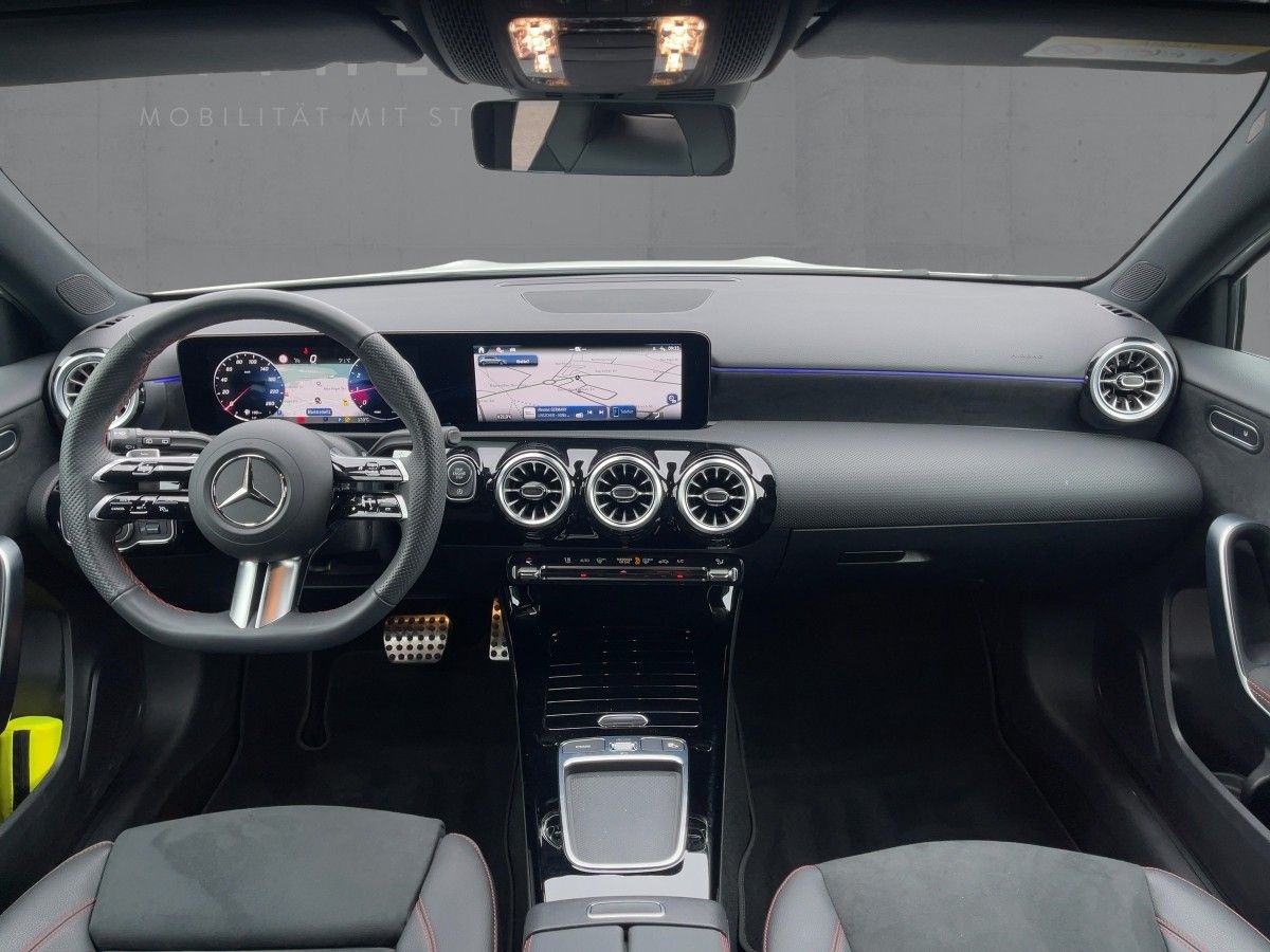 Fahrzeugabbildung Mercedes-Benz A 180 AMG/Night/Kamera/LED/AHK