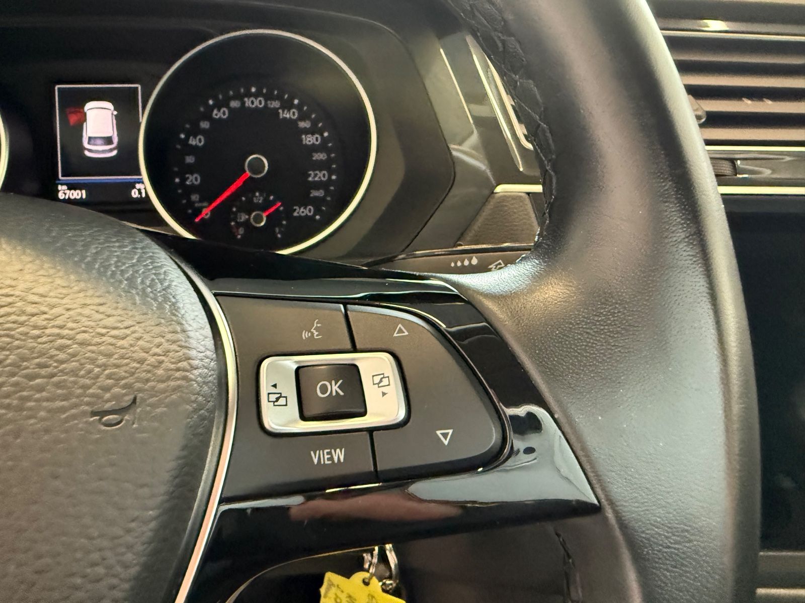 Fahrzeugabbildung Volkswagen Tiguan Comfortline Standheizung, Allwetterreifen
