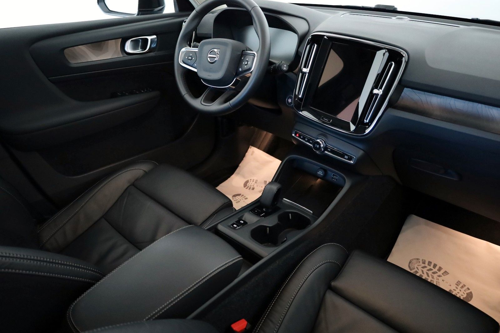 Fahrzeugabbildung Volvo XC40 Core Recharge,Leder,Navi,LED,SH,Kamera,AHK