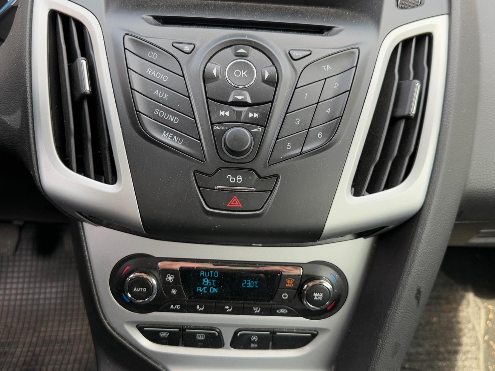 Ford Focus 2014 — photo 10