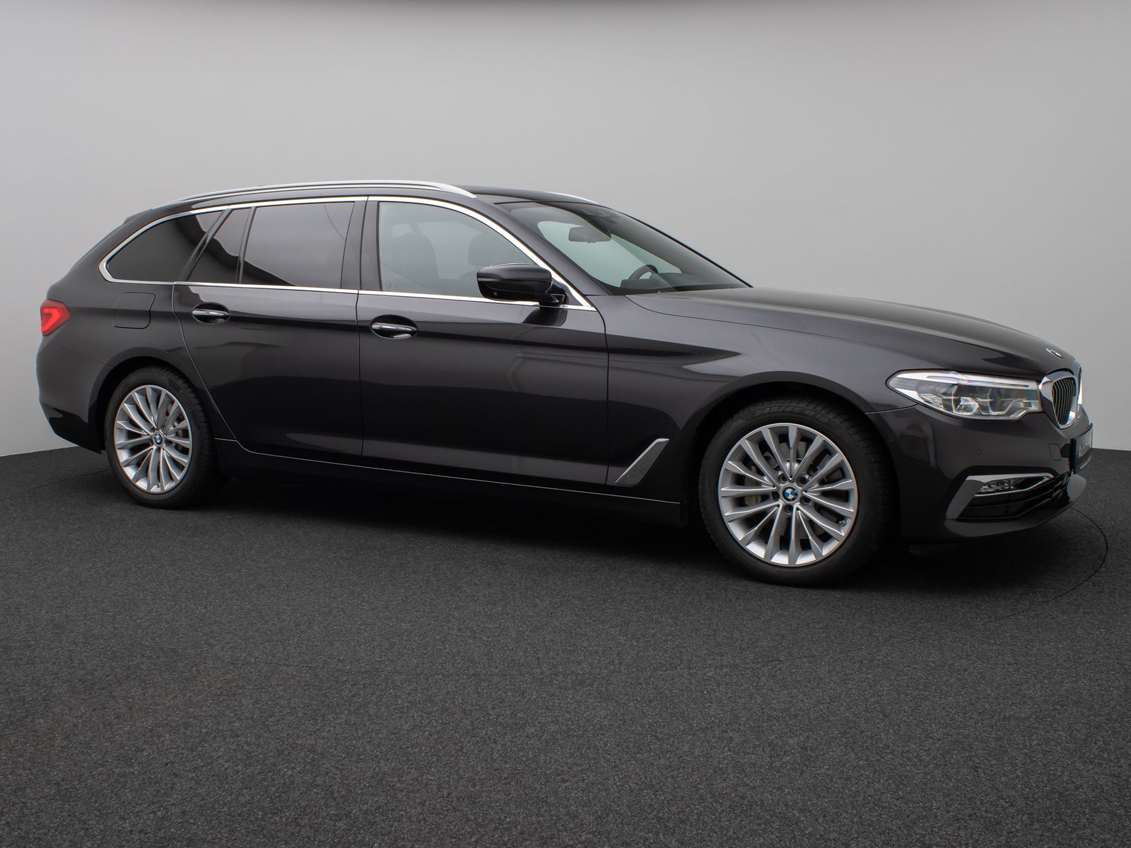 Fahrzeugabbildung BMW 530i xD Luxury Line Panorama 360°HUD H/K Massage